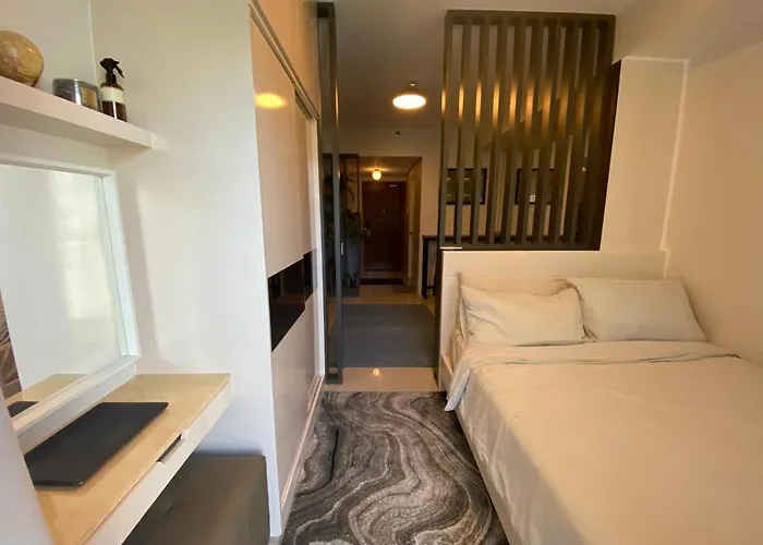 Luxury With Pool View At Shell Residences Apartment